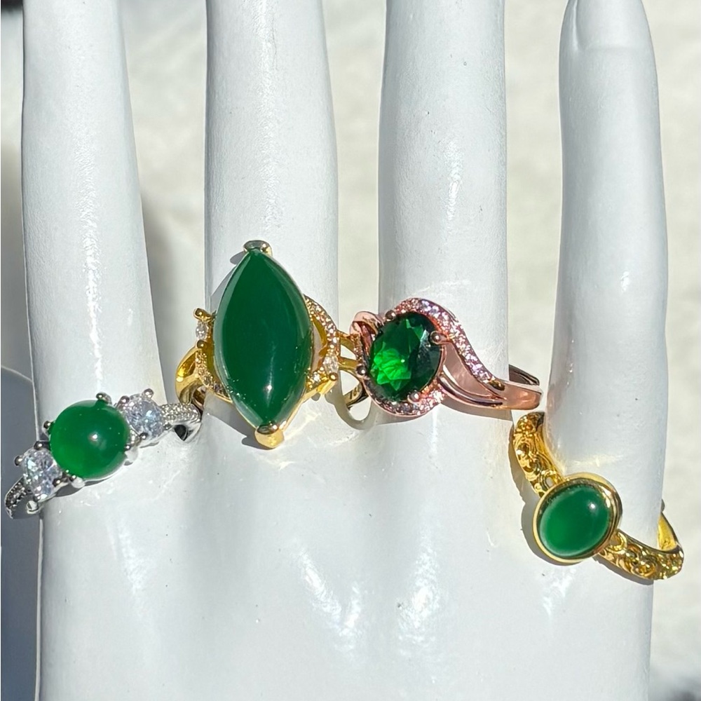 Lot of 4 adjustable Rings with green stones, BNWT, quality women’s jewelry